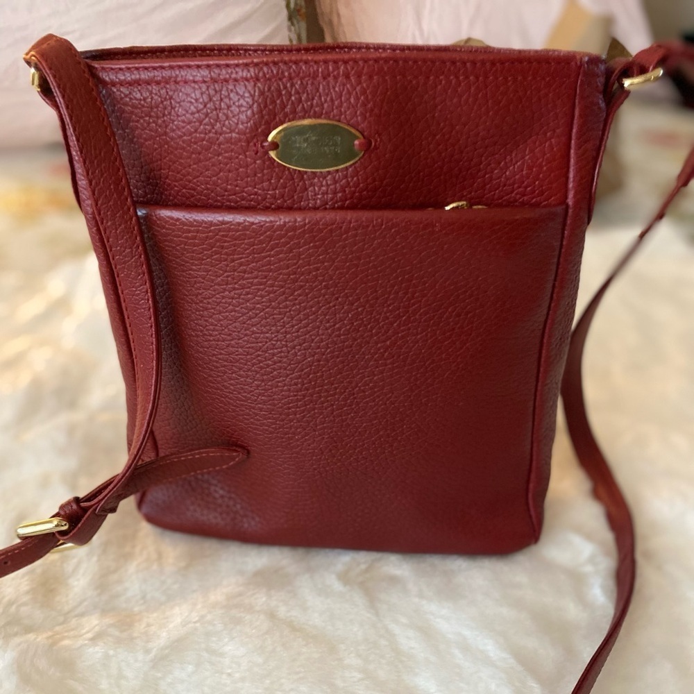 Classic Red Leather Crossbody Bag with Adjustable Strap - Picture 1 of 6